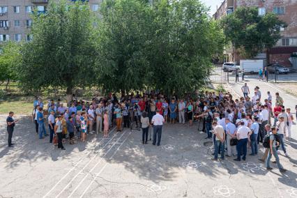 Астраханская область, Икряное. Встреча врио губернатора Астраханской области Игоря Бабушкина с жителями города.