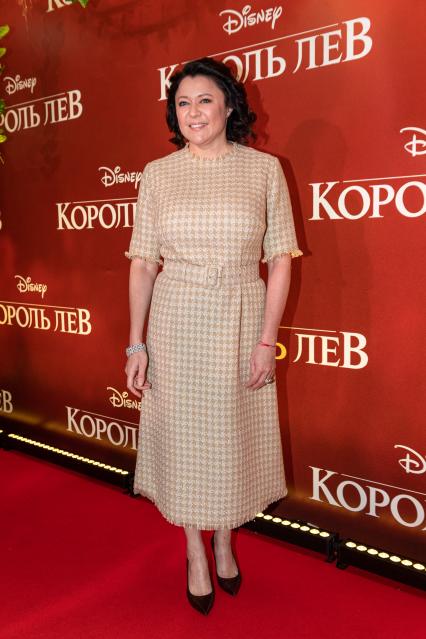Москва. Генеральный директор компании Disney в России и СНГ Марина Жигалова-Озкан на премьере фильма Disney `Король Лев` в кинотеатре `Каро 11 Октябрь` на Новом Арбате.