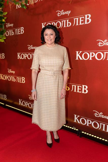 Москва.  Генеральный директор компании Disney в России и СНГ Марина Жигалова-Озкан  на премьере фильма Disney `Король Лев` в кинотеатре `Каро 11 Октябрь` на Новом Арбате.