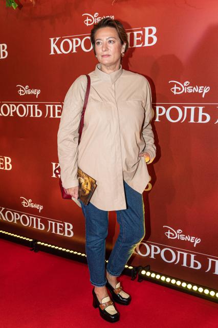 Москва.  Главный редактор российской версии журнала Vogue Мария Федорова  на премьере фильма Disney `Король Лев` в кинотеатре `Каро 11 Октябрь` на Новом Арбате.