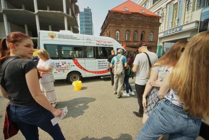 Екатеринбург. Всероссийская акция Министерства здравоохранения Российской Федерации \'Тест на ВИЧ: Экспедиция 2019\' в рамках которой любой желающий может бесплатно сдат кровь на экспресс-анализ и узнать свой ВИЧ-статус