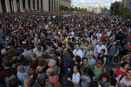 Москва.Участники акции в поддержку независимых кандидатов в Московскую городскую думу на проспекте Сахарова.