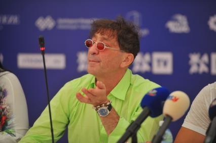 Азербайджан, Баку. Певец Григорий Лепс на пресс-конференции во время музыкального фестиваля `Жара`.