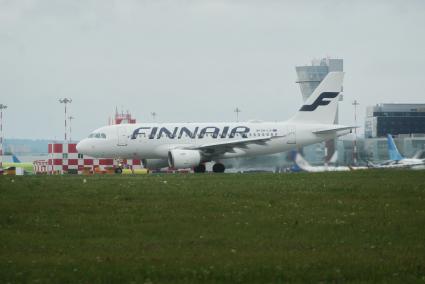 Екатеринбург. Аэропорт \'Кольцово\'. Самолет авиакомпании \'Finnair\' во время взлета