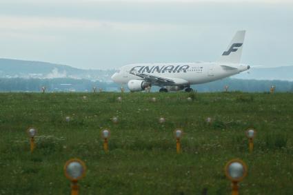 Екатеринбург. Аэропорт \'Кольцово\'. Самолет авиакомпании \'Finnair\' во время взлета