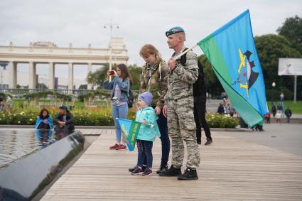 Москва.   Во время празднования Дня Воздушно-десантных войск России в Парке Горького.