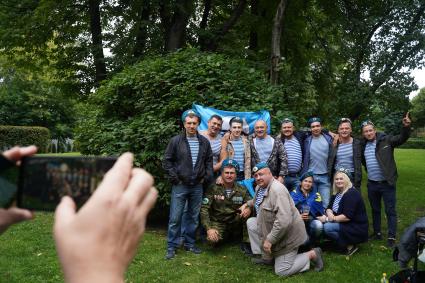 Москва. Десантники во время празднования Дня Воздушно-десантных войск.