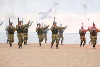 Санкт-Петербург.   Десантники во время празднования Дня Воздушно-десантных войск.