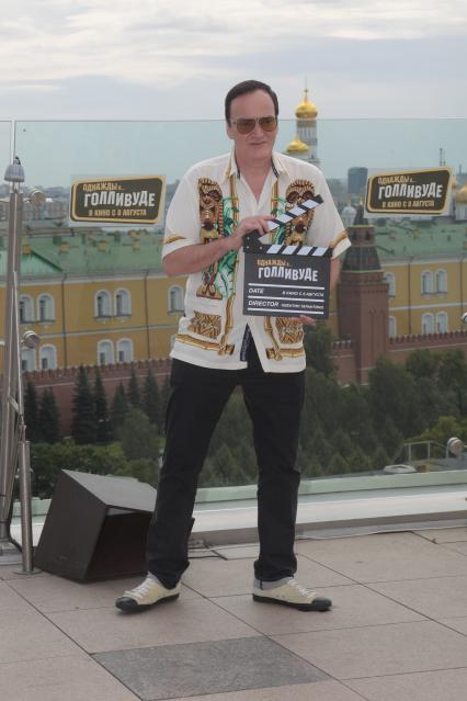 Москва. Американский режиссер Квентин Тарантино во время фотосессии, посвященной премьере фильма `Однажды… в Голливуде`, на крыше отеля Ritz Carlton.