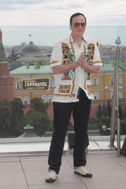 Москва. Американский режиссер Квентин Тарантино во время фотосессии, посвященной премьере фильма `Однажды… в Голливуде`, на крыше отеля Ritz Carlton.