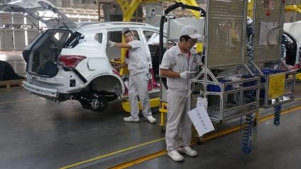 Китай, Урумчи. Автомобильный завод Trumpchi.