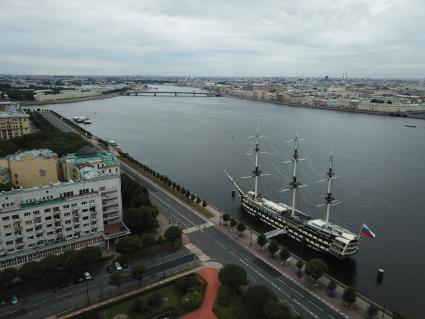 Санкт-Петербург.  Вид на Неву.