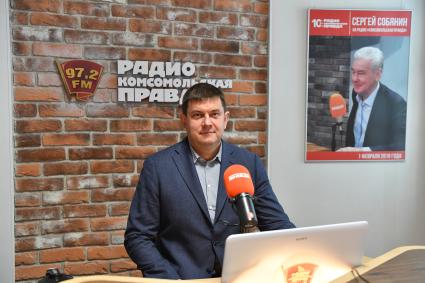 Москва. Руководитель Департамента культурного наследия города Москвы Алексей Емельянов на радиостанции `Комсомольская правда`.