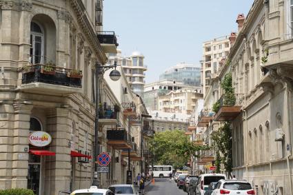 Азербайджан. Баку.  На одной из улиц города.