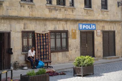 Азербайджан. Баку. Полицейский участок на одной из улиц города.