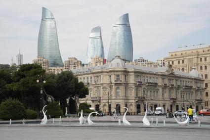 Азербайджан. Баку. Вид на `Пламенные башни`.