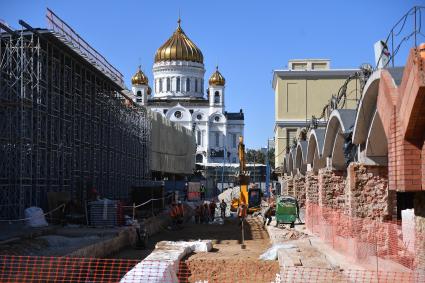 Москва. На строительной площадке по реконструкции ГЭС-2 - первой городской  электрической станции московского трамвая на Болотной набережной.