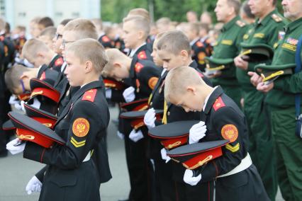 Красноярск. Во время торжественной линейки , посвященной Дню знаний в кадетском корпусе и Мариинской женской гимназии.