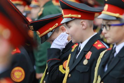 Красноярск. Во время торжественной линейки , посвященной Дню знаний в кадетском корпусе и Мариинской женской гимназии.