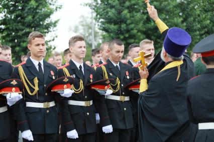 Красноярск. Во время торжественной линейки , посвященной Дню знаний в кадетском корпусе и Мариинской женской гимназии.