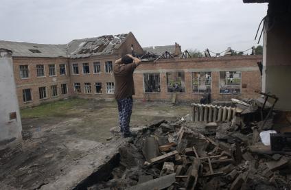 Северная Осетия. г.Беслан. Последствия террористического акта в школе N 1.