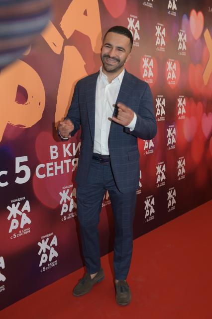Москва. Певец и автор песен Bahh Tee (Бахтияр Алиев) на премьере фильма `Жара`.