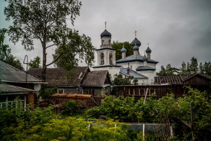 Архангельская область, Каргополь. Вид на  церковь Рождества Богородицы.