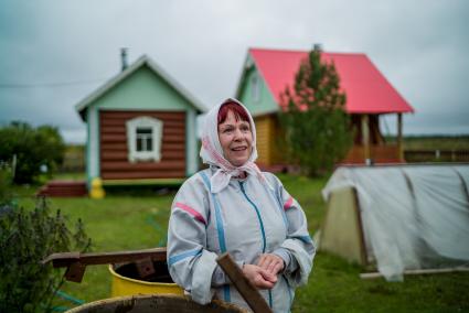 Архангельская область, деревня Лядины.  Хозяйка музея `Лядинские узоры` Надежда Ворощук.