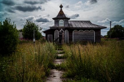 Архангельская область, деревня Лядины.  Заброшенное кафе.