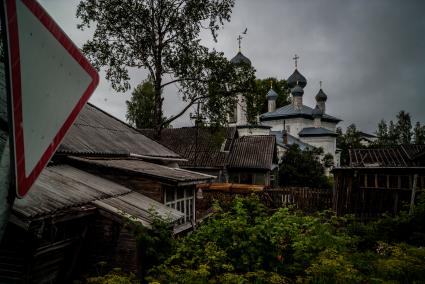 Архангельская область, Каргополь. Вид на  церковь Рождества Богородицы.