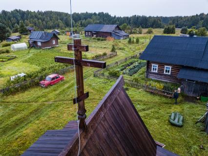 Архангельская область, деревня Монастырка. Деревянная часовня Георгия Победоносца, построеная  в 1732 году и  восстанавленая  организацией `общее дело`.