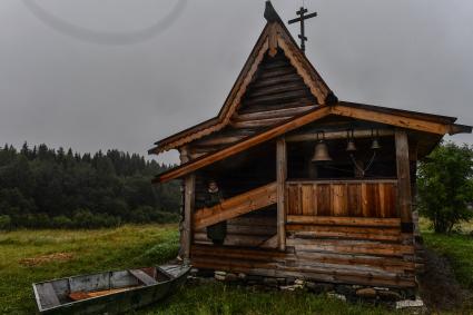 Архангельская область, деревня Монастырка. Архитектор Ольга Зинина, восстановившая деревянную часовню Георгия Победоносца,   построенную в 1732 году.