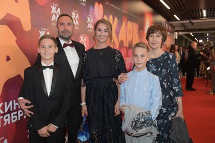 Москва.  Продюсер Тимур Джафаров на премьере фильма `Жара`.
