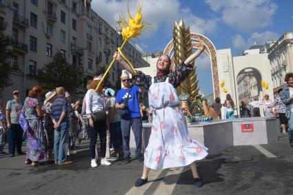 Москва. Во время праздничных мероприятий в честь Дня города на Тверской улице.