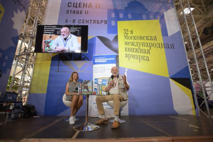 Москва. Писатель Владимир Губарев во время презентации  своей книги `Правда о Чернобыле` Издательского Дома `Комсомольская правда`на  Московской Международной  Книжной ярмарке на ВДНХ.