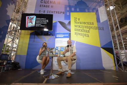Москва. Писатель Владимир Губарев во время презентации  своей книги `Правда о Чернобыле` Издательского Дома `Комсомольская правда`на  Московской Международной  Книжной ярмарке на ВДНХ.