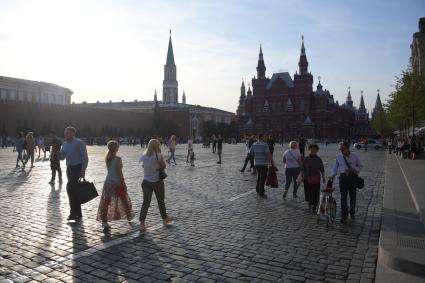 Москва. Туристы на Красной площади.