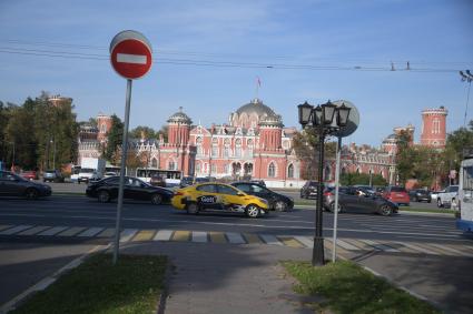 Москва. Вид на Пертровский Путевой дворец.