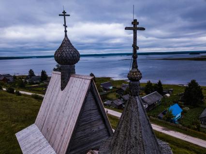 Архангельская область, Кенозерский национальный парк. Вид на Никольскую церковь в деревне Вершинино.