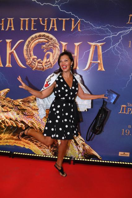 Москва. Модельер Алиса Толкачева на премьере фильма `Тайна печати дракона`в кинотеатре `Каро 11 Октябрь`.