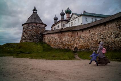 Соловки, Соловецкий монастырь.  Вид на Спасо-Преображенский Соловецкий монастырь.