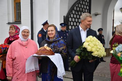 Московская область.  Председатель Наблюдательного совета Фонда содействия возрождению традиций милосердия и благотворительности Анна Громова  перед началом VIII Елисаветинского крестного хода из села Ильинское в село Усово, посвященного 155-летию со дня рождения святой преподобной мученицы Великой княгини Елисаветы Федоровны.