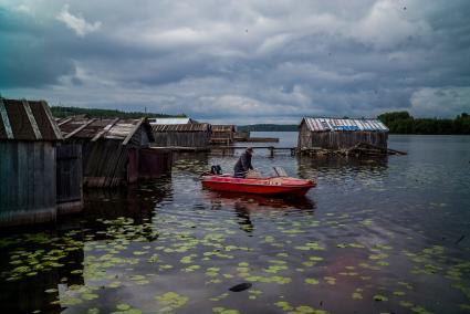 Республика Карелия, Пегрема. Деревянный причал в заброшенной деревне.