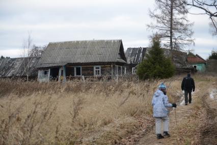 Тверская область.  Вид заброшенной деревни в Тверской области.