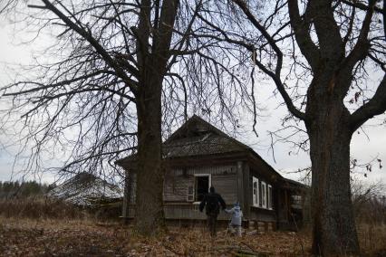 Тверская область.  Вид заброшенной деревни в Тверской области.