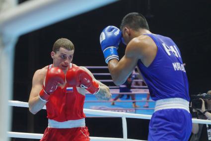 Екатеринбург. Чемпионат мира по боксу среди любителей AIBA-2019. Бой за звание мемпиона мира в весовой категории до 75 кг. Российский боксер Глеб Бакши (в красном) и Филиппинский боксер Марсьяль Феликс (в синем)