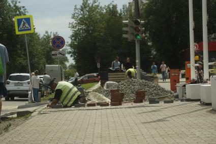 Екатеринбург. Ремонт тротуара