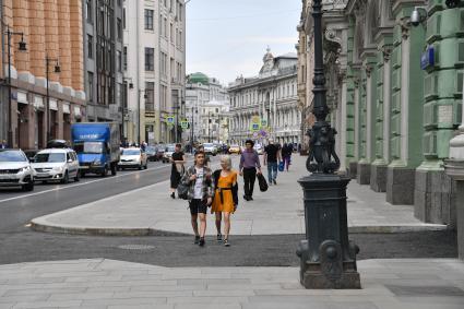 Москва. Вид  на улицу Ильинка.