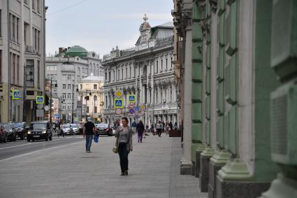 Москва. Вид  на улицу Ильинка.