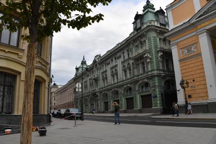 Москва. Вид  на улицу Ильинка.